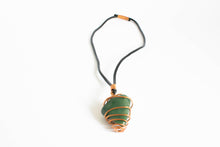Load image into Gallery viewer, Agate Polished Crystal Necklace